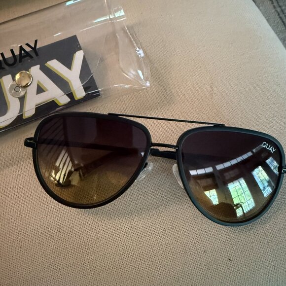 Quay - All In Extra Large Sunglasses - Black / Black Gold - Picture 8 of 8